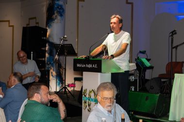 “10 Xρόνια” εξαιρετικό παρθένο ελαιόλαδο MOLON LAVE